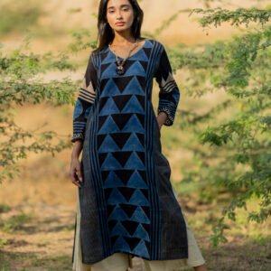 Alternative view of Classic Kurta - Indigo Pyramid Panel