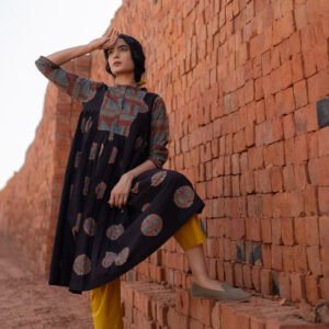Alternative view of Amra Side Pleat Kurta - Black