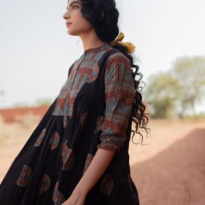 Amra Side Pleat Kurta - Black - Image 8