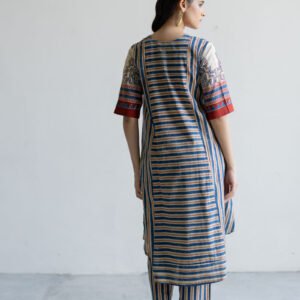 V Neck Panelled Kurta - Vaya - Image 9