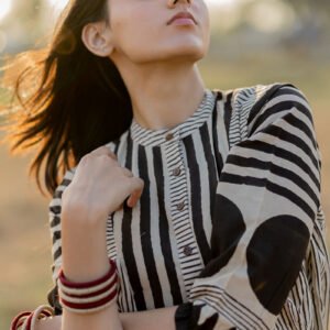 Alternative view of Side Pleat Kurta - Neer
