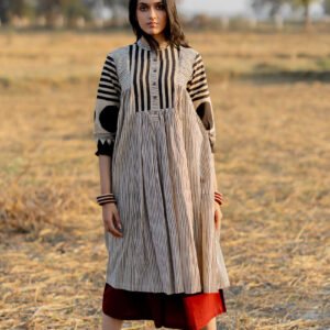 Side Pleat Kurta - Neer