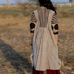 Side Pleat Kurta - Neer - Image 4
