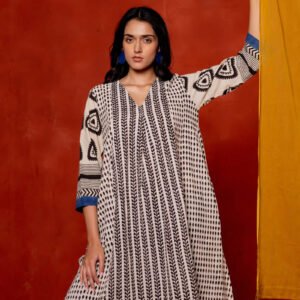 V Neck Panelled Kurta - Nami - Image 6