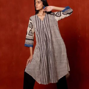 V Neck Panelled Kurta - Nami - Image 7