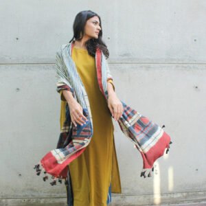 Alternative view of Set of 3 - Kurta, Culotte & Dupatta 01